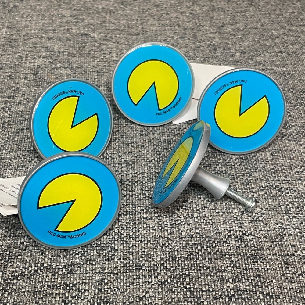 Set of 5 NWT Pac-Man Game Drawer Knobs Pulls. Retro 80s Aesthetic Hardware!